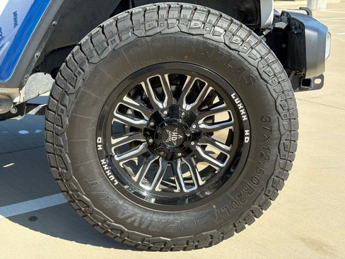 Used 2018 Jeep Wrangler Unlimited Sahara image 10