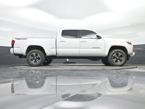 Used 2019 Toyota Tacoma TRD Sport AWD/4WD image 31