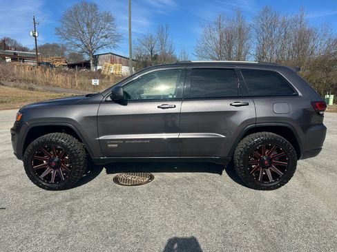 Used 2016 Jeep Grand Cherokee Laredo 75th Anniversary image 2