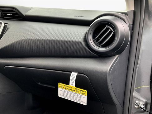 New 2025 Nissan Kicks Play S image 27