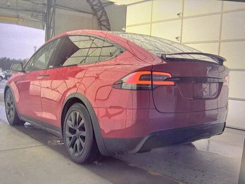 Used 2022 Tesla Model X image 3