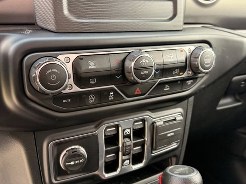 Used 2023 Jeep Gladiator Sport AWD/4WD image 18