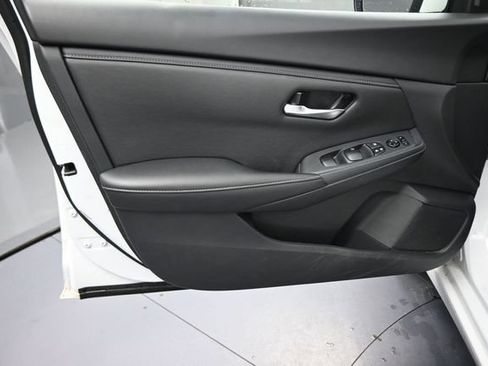 Used 2025 Nissan Sentra SV FWD image 20