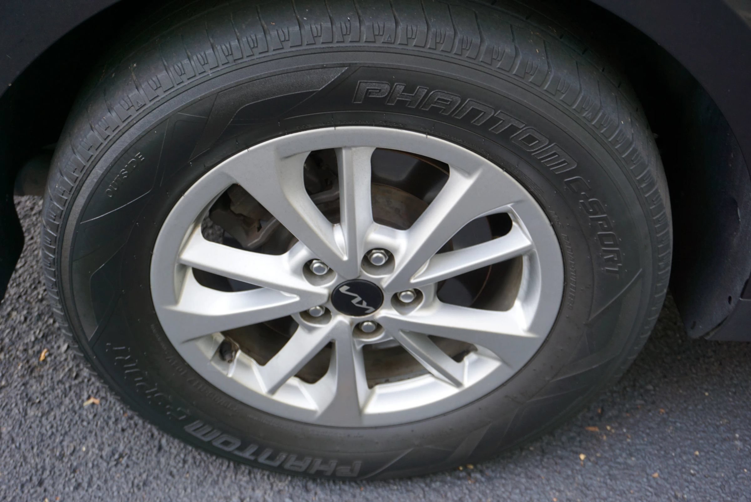 Used 2022 Kia Carnival LX FWD image 13