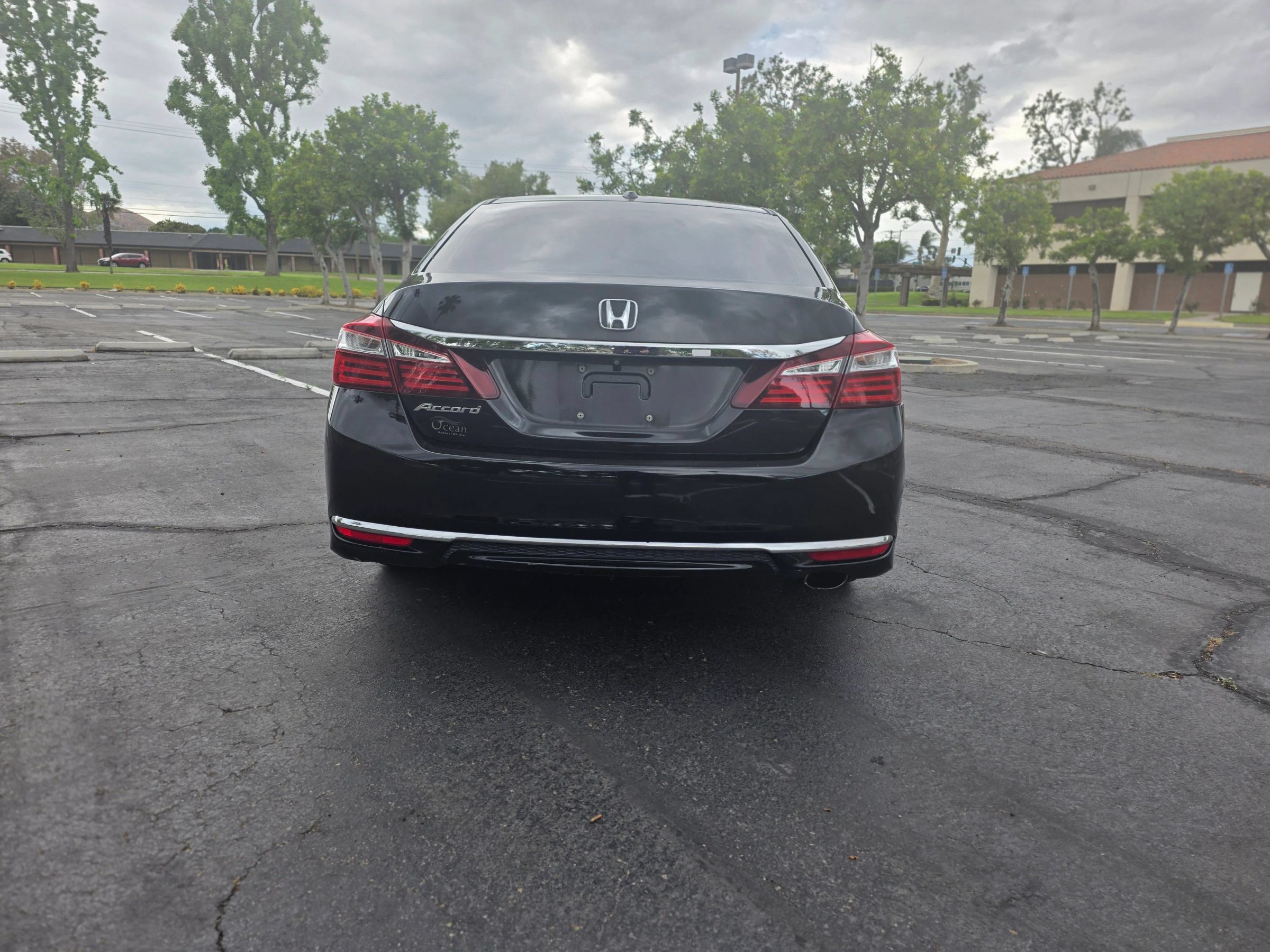 Used 2017 Honda Accord EX-L image 6