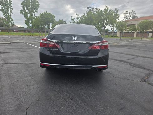 Used 2017 Honda Accord EX-L image 6