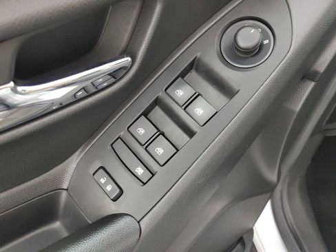 Used 2022 Chevrolet Trax LS w/ Tint and Cruise Package image 28