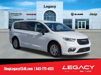 Used 2024 Chrysler Pacifica Touring-L video 1