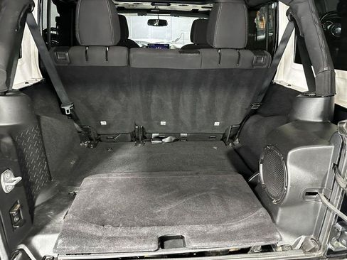Used 2014 Jeep Wrangler Unlimited Rubicon w/ Connectivity Group AWD/4WD image 35