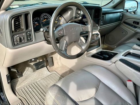 Used 2005 Chevrolet Avalanche Z66 w/ Sun And Sound Package image 39