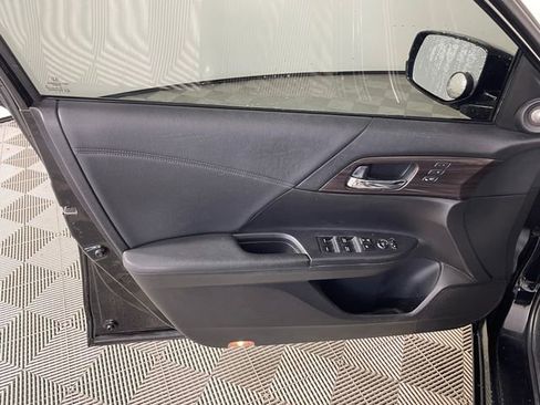 Used 2017 Honda Accord EX-L image 11