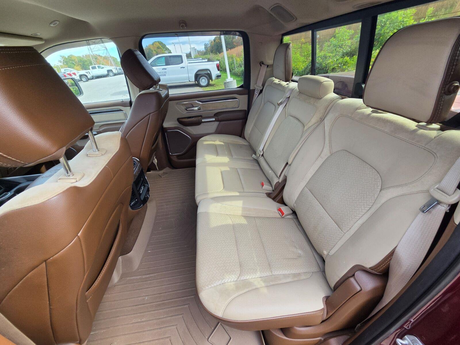 Used 2019 RAM 1500 Laramie AWD/4WD image 11