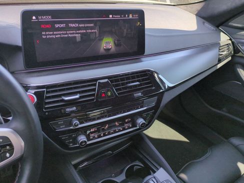 Used 2023 BMW M5 image 30