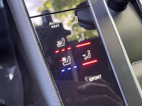 Used 2023 Porsche Macan AWD/4WD image 12