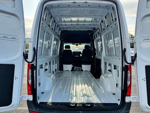 Used 2024 Mercedes-Benz Sprinter 2500 w/ Acoustic Package image 15