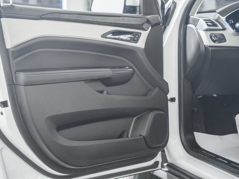 Used 2015 Cadillac SRX Premium image 41