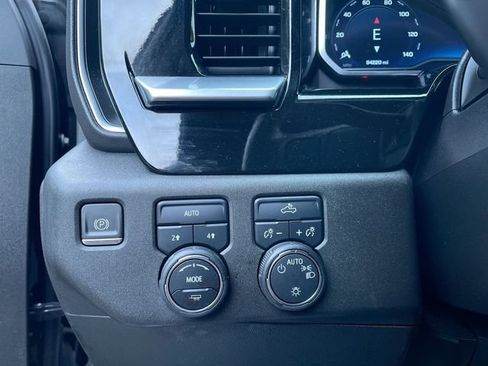 Used 2022 Chevrolet Silverado 1500 LT AWD/4WD image 18