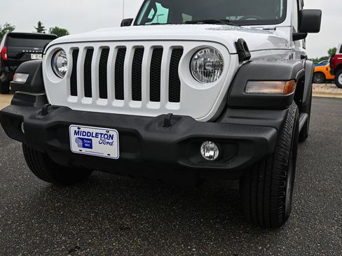 Used 2022 Jeep Wrangler Sport AWD/4WD image 11