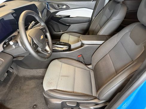 Used 2025 Chevrolet Trax LT w/ LT Convenience Package FWD image 20