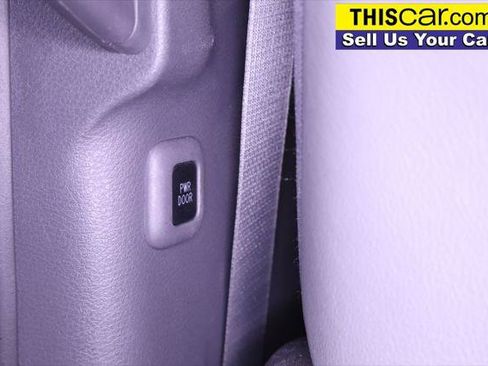 Used 2023 Toyota Sienna XLE FWD image 40