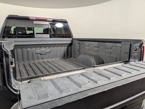 Used 2022 Chevrolet Silverado 1500 RST AWD/4WD image 6