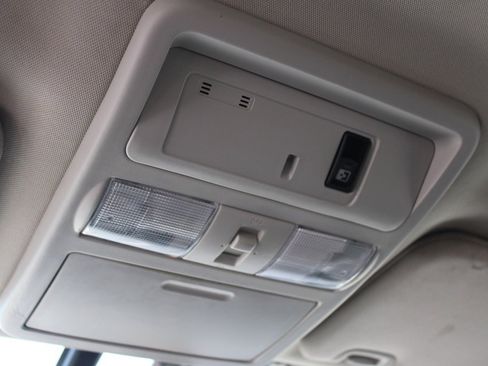 Used 2019 Nissan Titan SV w/ SV Convenience Package image 32