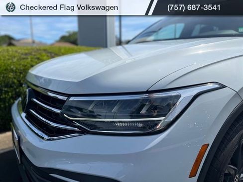 Used 2024 Volkswagen Tiguan SE w/ Panoramic Sunroof Package AWD/4WD image 5