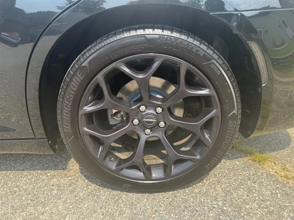 Used 2019 Chrysler 300 S RWD image 38