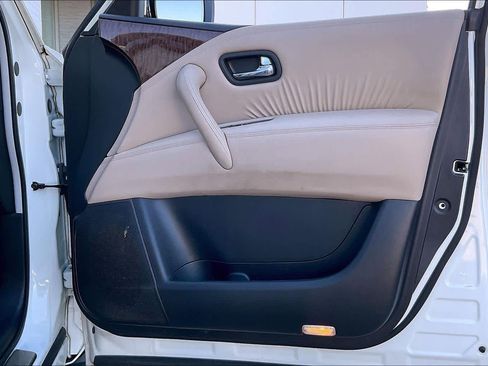 Used 2020 Nissan Armada SL w/ Premium Package image 22
