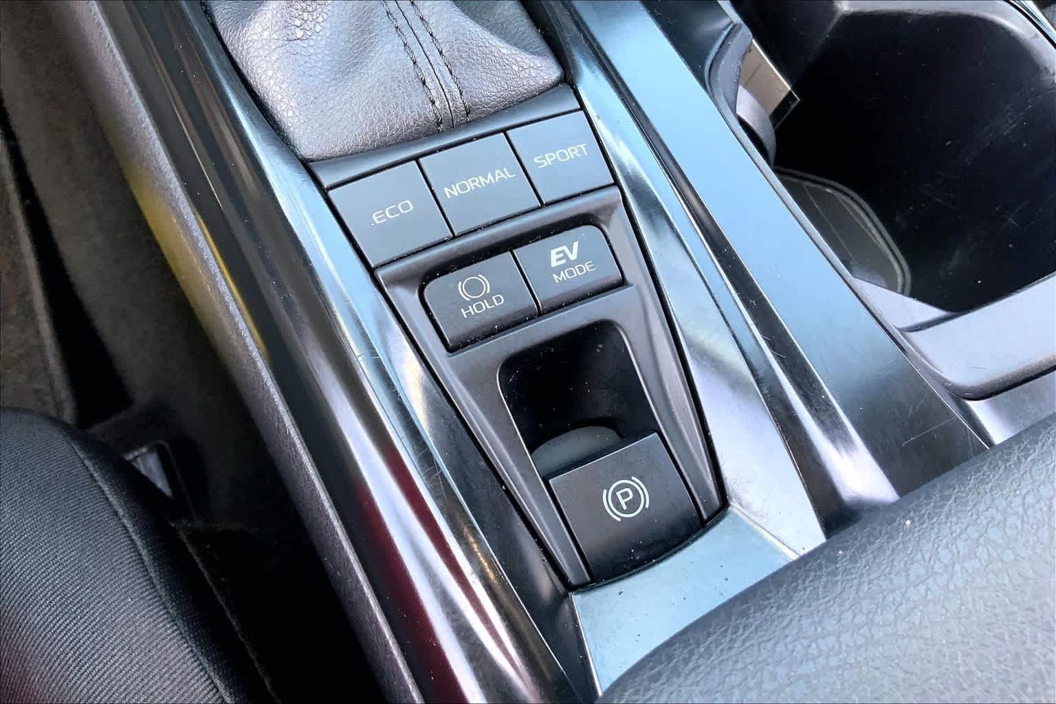Used 2025 Toyota Camry LE FWD image 33