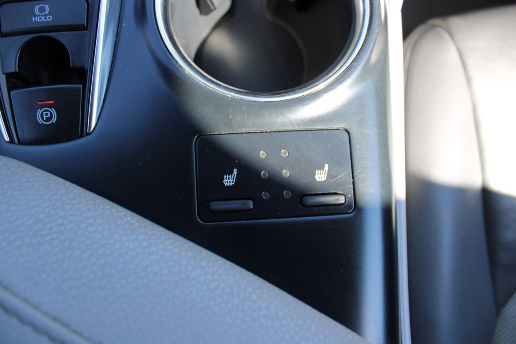 Used 2019 Toyota Camry XLE w/ Navigation Package FWD image 18