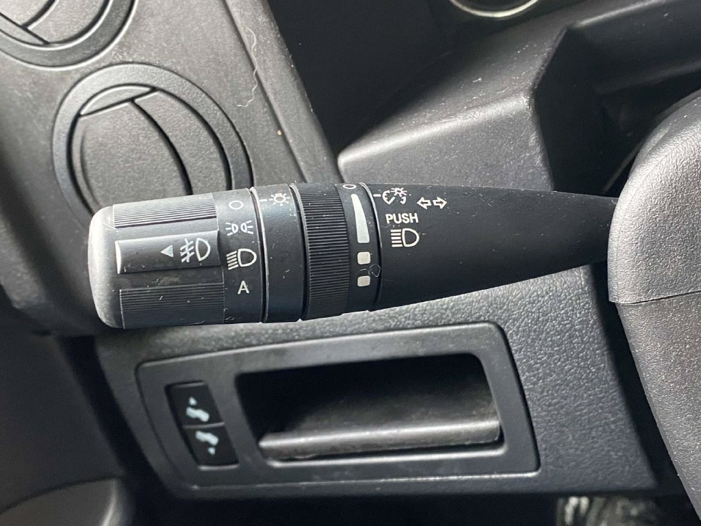 Used 2008 Jeep Commander Sport RWD image 24