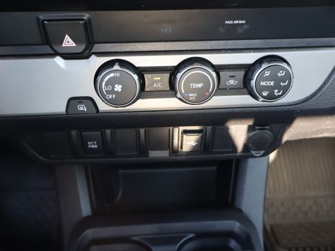 Used 2022 Toyota Tacoma SR RWD image 29