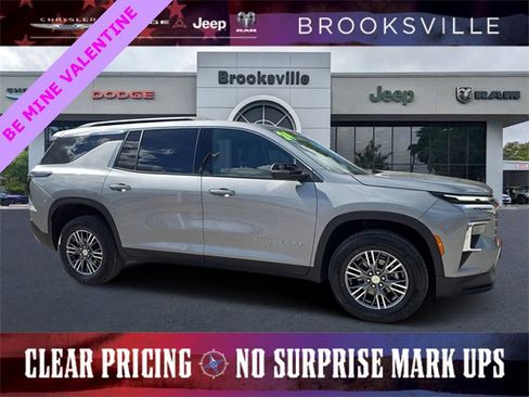 Used 2024 Chevrolet Traverse LT image 1