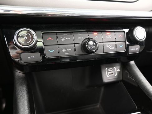 Used 2022 Jeep Compass Limited w/ Sun and Sound Group image 22