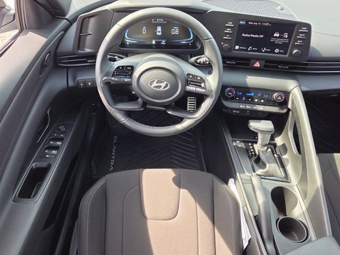 Certified 2025 Hyundai Elantra Sport FWD image 7