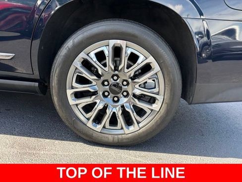 Used 2023 GMC Yukon Denali Ultimate AWD/4WD image 10