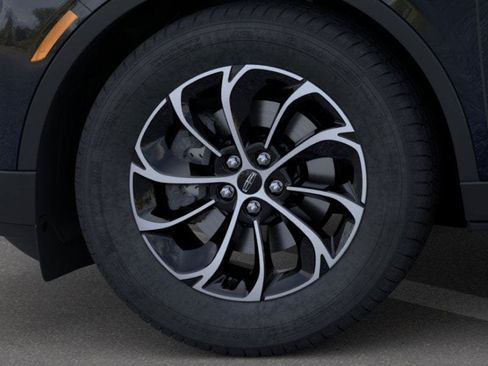 Used 2026 Lincoln Nautilus Premier AWD/4WD image 19