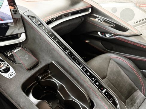 Used 2022 Chevrolet Corvette Stingray Premium Cpe w/ Z51 Performance Package image 19