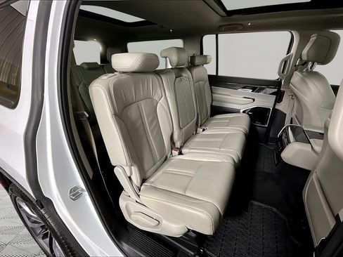Used 2022 Jeep Wagoneer Series III w/ Premium Group I AWD/4WD image 25