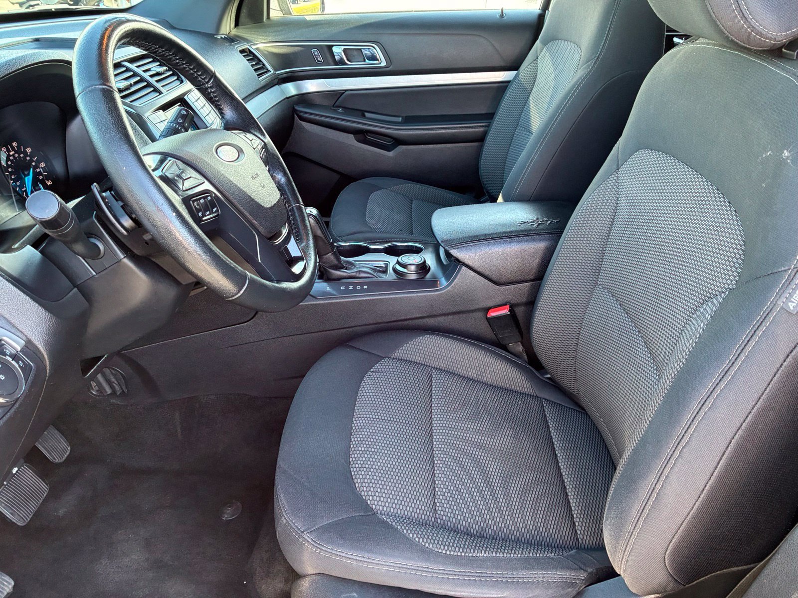 Used 2017 Ford Explorer XLT AWD/4WD image 11