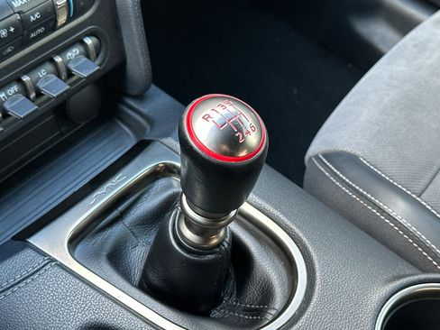 Used 2019 Ford Mustang Shelby GT350 w/ Technology Package image 32