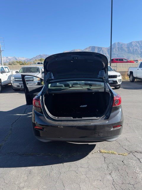 Used 2015 MAZDA MAZDA3 i Touring w/ Technology Package FWD image 15