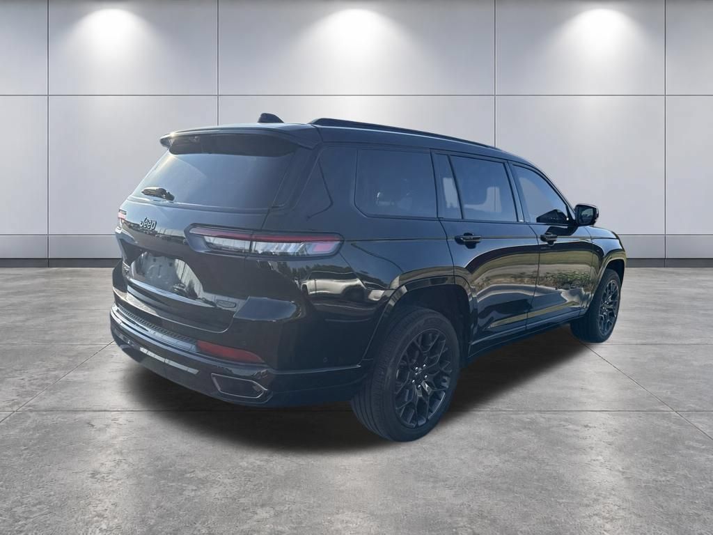 Used 2023 Jeep Grand Cherokee L Summit w/ Advanced Protech Group IV AWD/4WD image 5