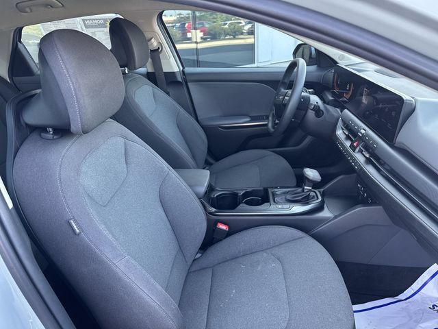 Used 2025 Kia K4 FWD image 17