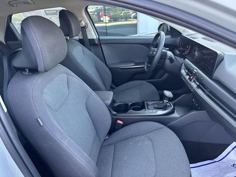Used 2025 Kia K4 FWD image 17