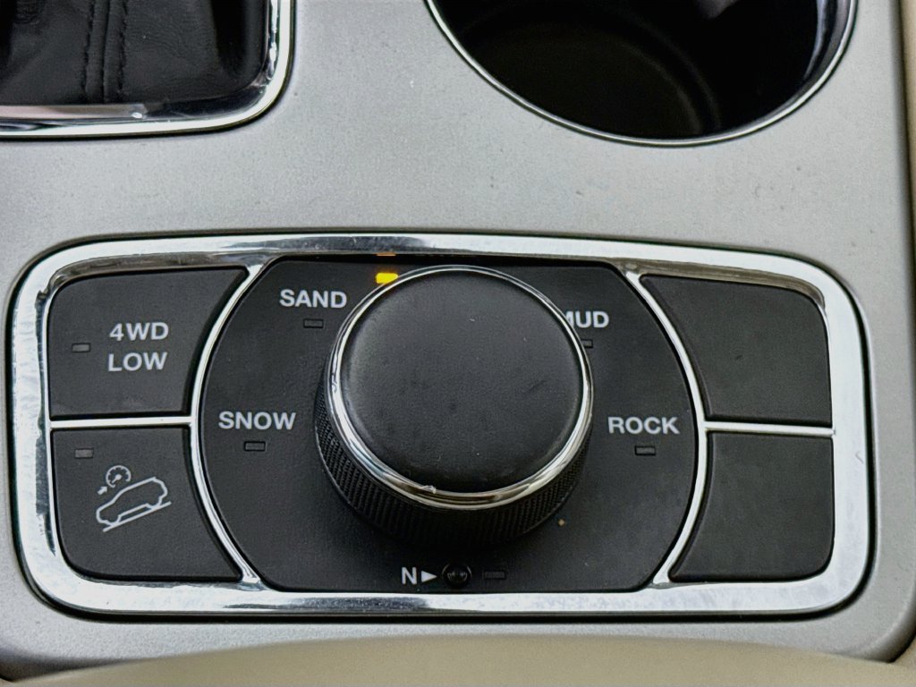 Used 2018 Jeep Grand Cherokee Limited AWD/4WD image 11