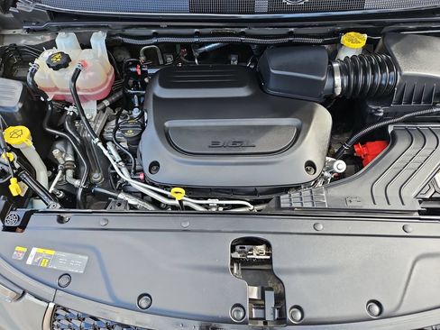 Used 2023 Chrysler Pacifica Touring-L FWD image 21