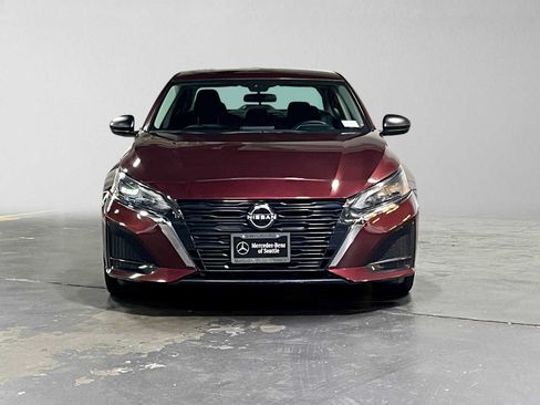 Used 2024 Nissan Altima 2.5 SV FWD image 8