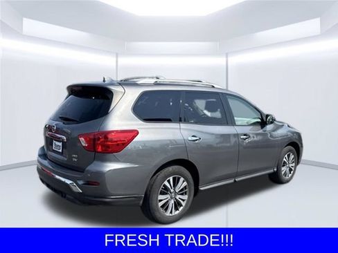 Used 2019 Nissan Pathfinder SV AWD/4WD image 4